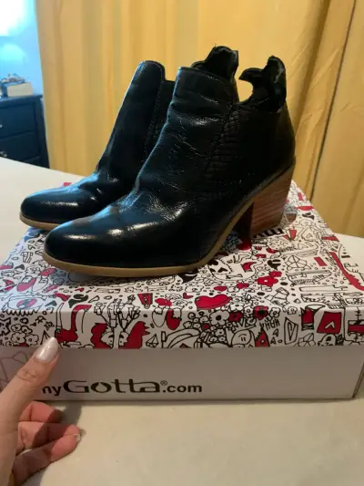 Botines de cuero negro con tacón - miniatura 1