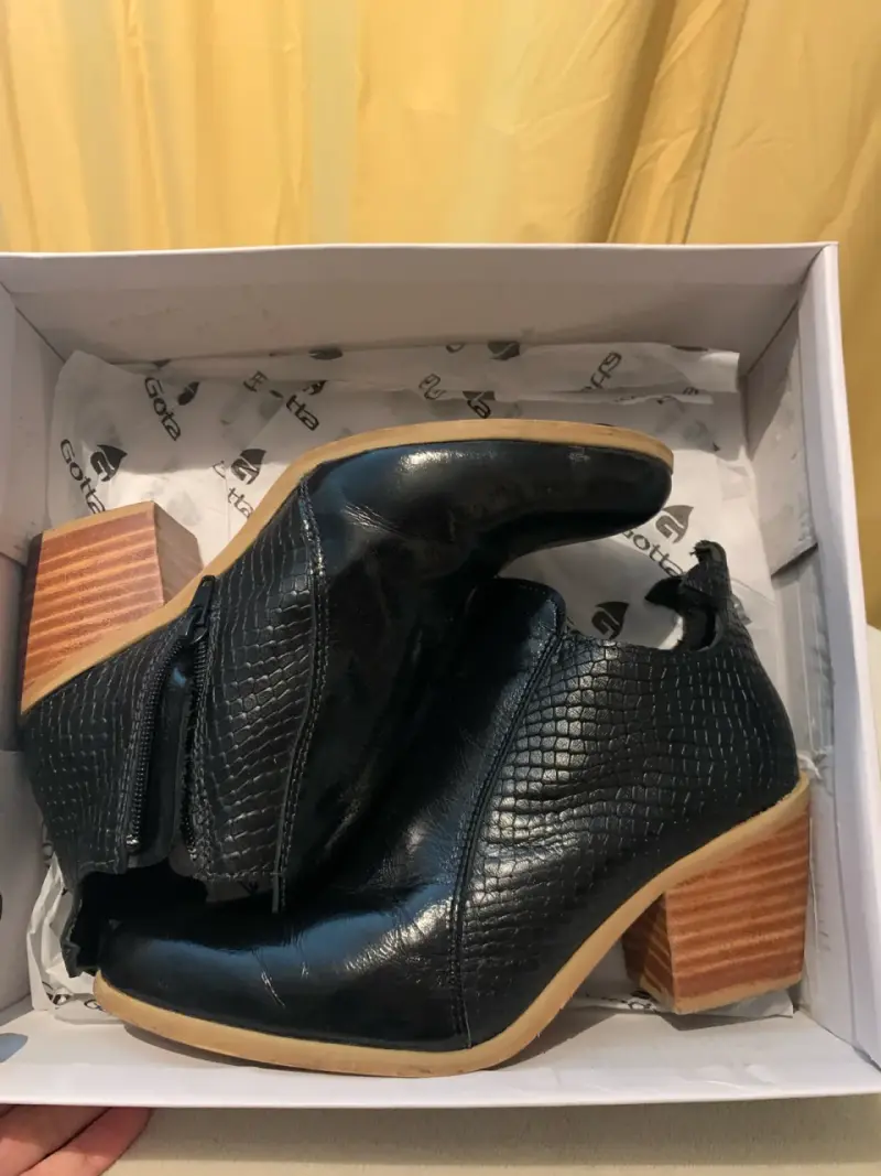 Botines de cuero negro con tacón - 2