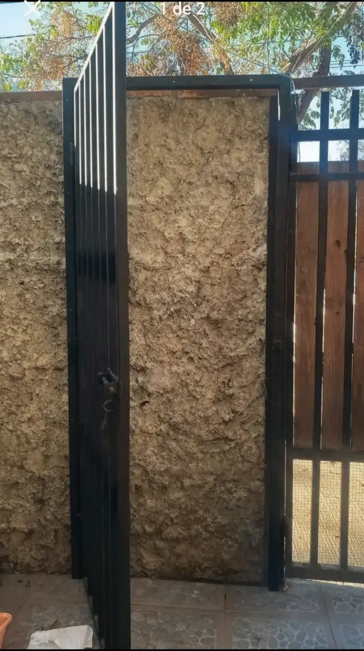 Puerta de reja metálica negra para exterior - 2