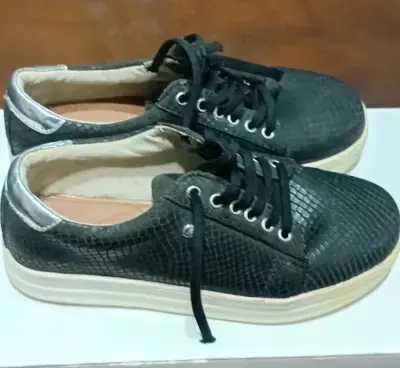 Zapatillas negras de cuero - miniatura 1