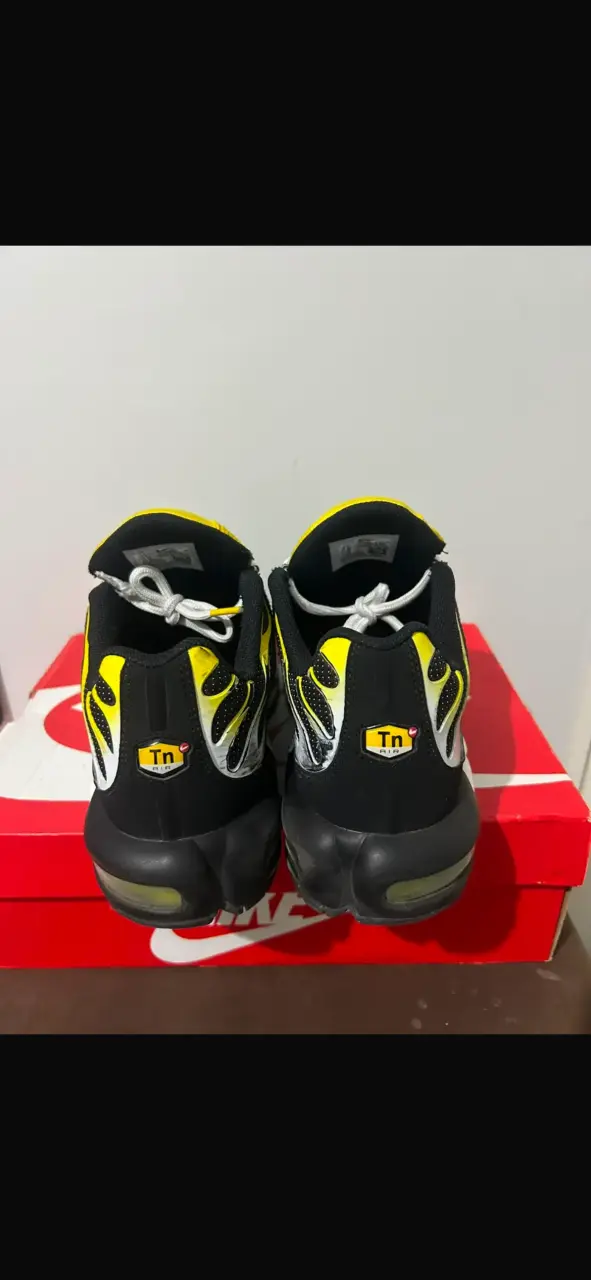 Zapatillas Nike Air Max Plus TN negras y amarillas - 3
