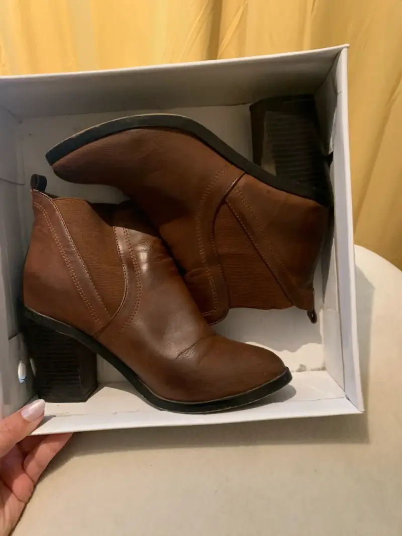Botines de cuero marrón con tacón - 2