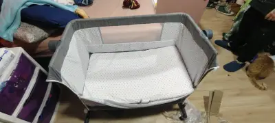 Cuna colecho gris con ruedas y toldo - miniatura 3