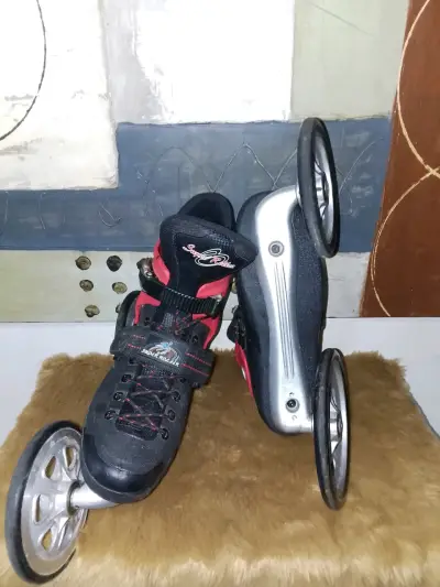 Patines de velocidad Super Roller negros y rojos - miniatura 2