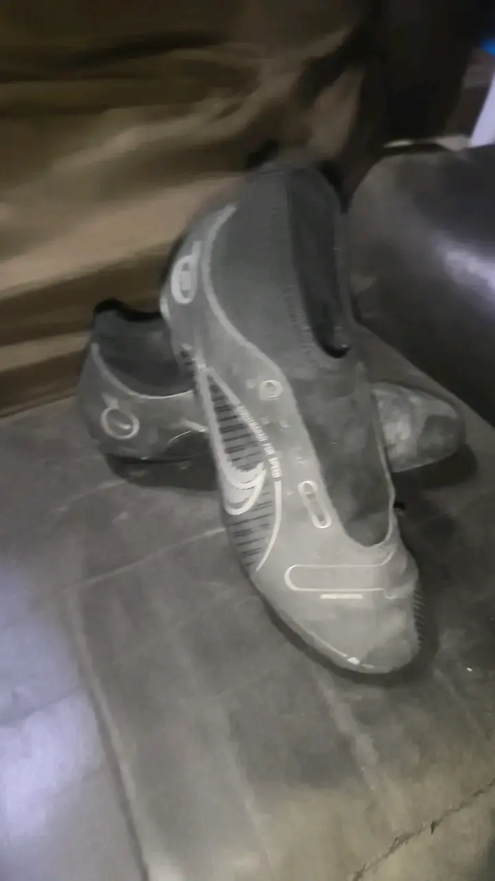 Botines de fútbol Nike negros usados - 1