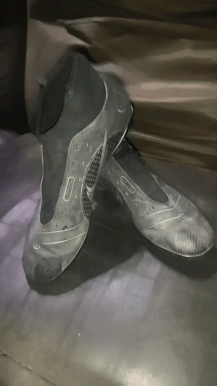 Botines de fútbol Nike negros usados - 2