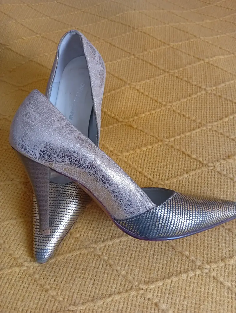 Zapatos de tacón alto dorados Maria Mare - 2
