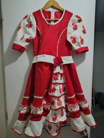 Trajes de fiesta folclóricos - miniatura 1