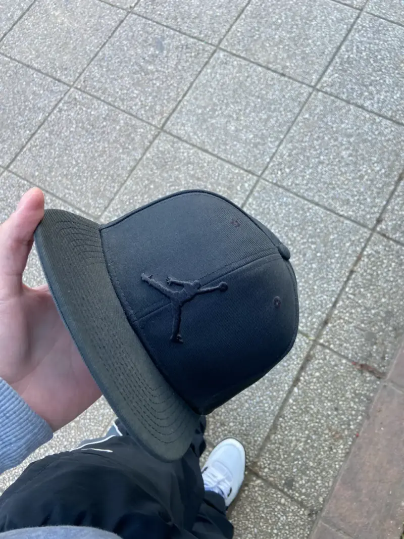 Gorra negra Jordan con logo bordado - 1