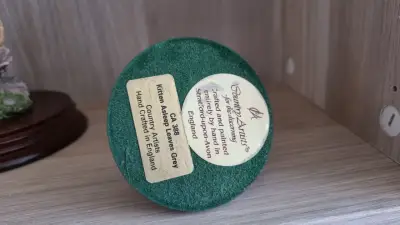 Figura de Gato Durmiendo en Tronco Border Fine Arts - miniatura 4