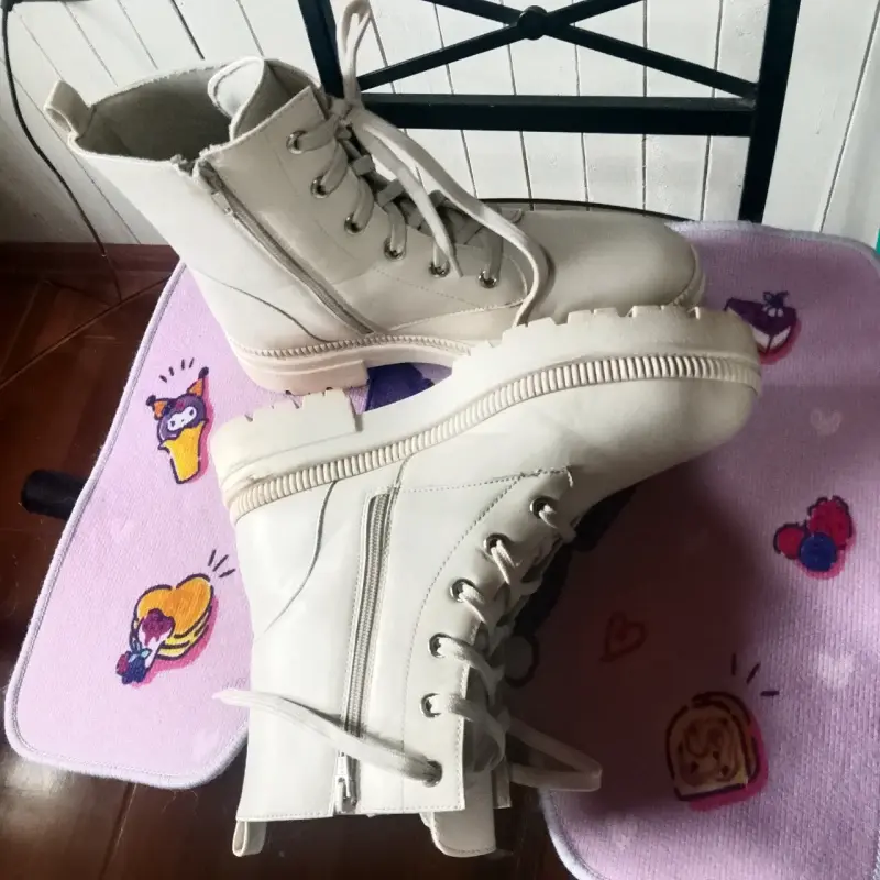 Botas blancas con cierre lateral y cordones - 5