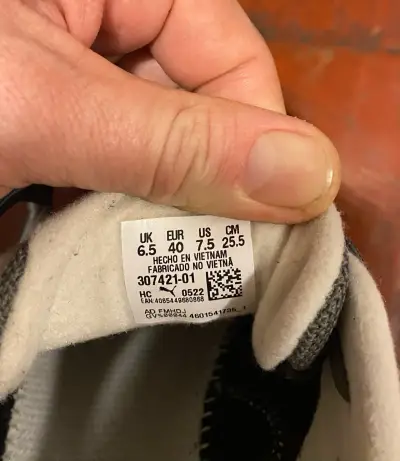 Zapatillas Pumas talla 41(25.5 cm) - miniatura 2