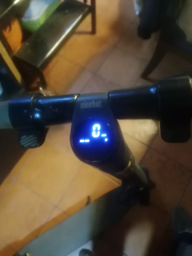 Scooter eléctrico Ninebot con pantalla digital - 3