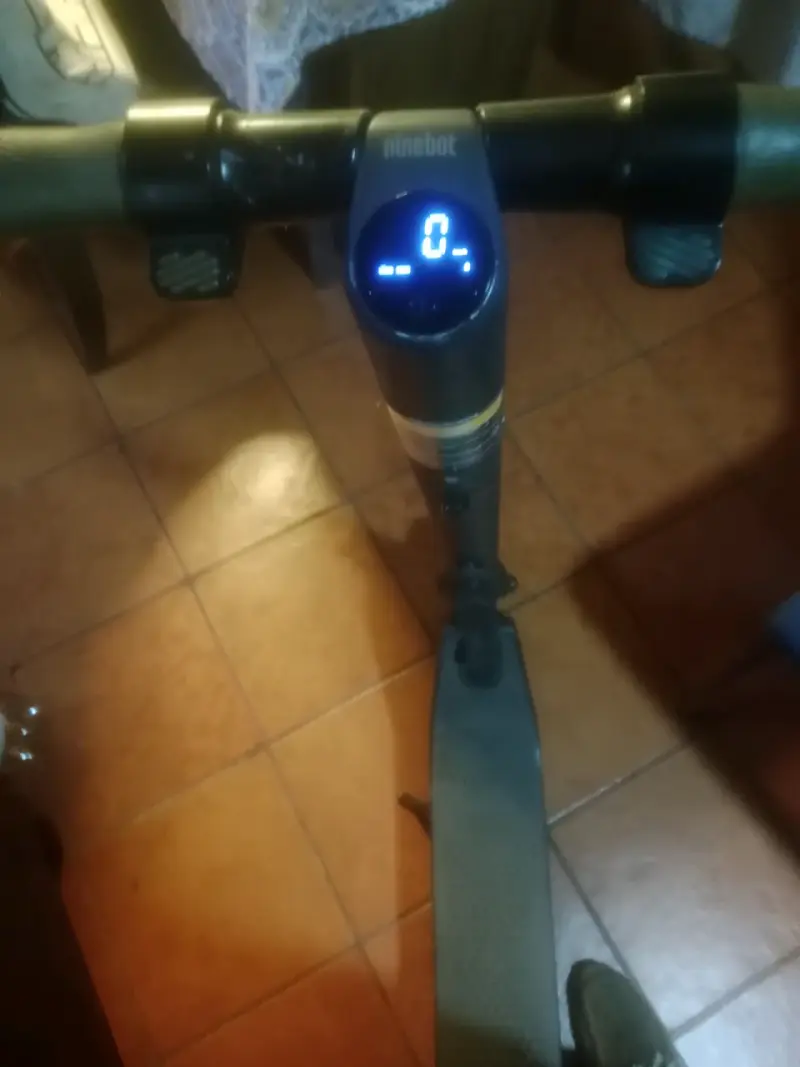 Scooter eléctrico Ninebot con pantalla digital - 4