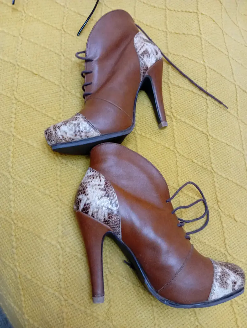 Botines de cuero marrón con punta animal print - 3