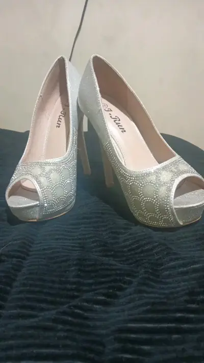 Zapatos de Tacón Plateados con Brillantes J-Run - miniatura 1