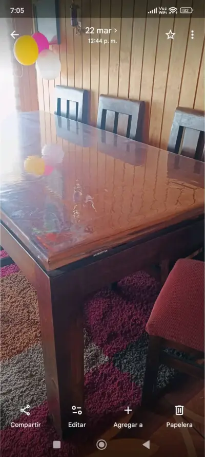 Mesa de comedor de madera con sillas - miniatura 1