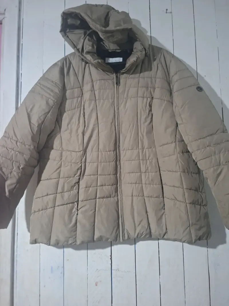 Chaqueta acolchada Calvin Klein beige con capucha - 1