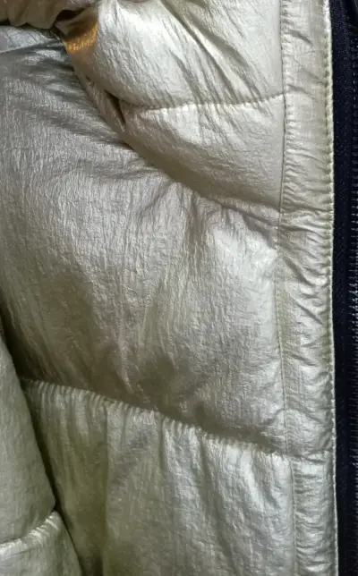 Chaqueta acolchada dorada American Eagle - miniatura 4