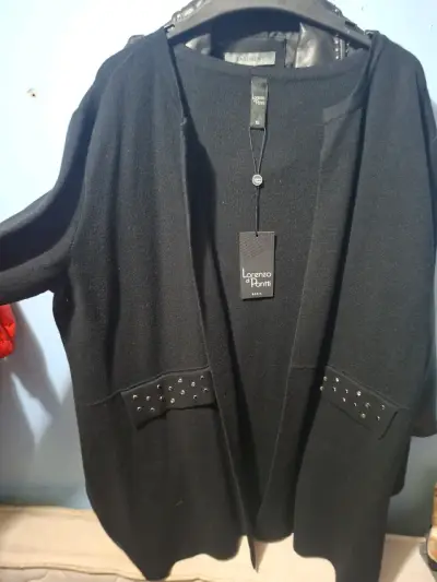 Abrigo negro con detalles de tachas Lorenzo di Pontti - miniatura 2