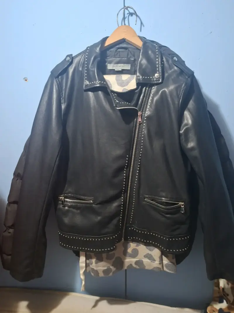 Chaqueta de cuero negra con tachas Basement - 1