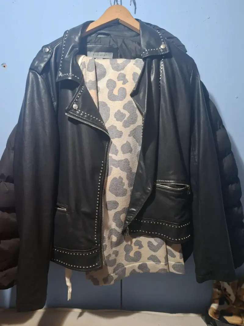 Chaqueta de cuero negra con tachas Basement - 3