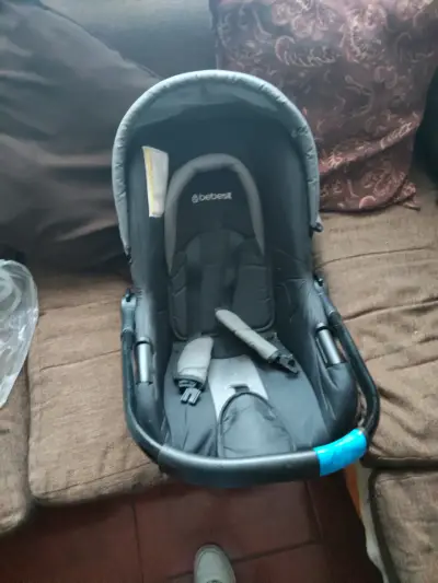 Silla de Auto Bebesit para Bebé en Buen Estado - miniatura 1