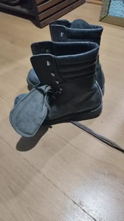 Botas negras militares de cuero para hombre - miniatura 1