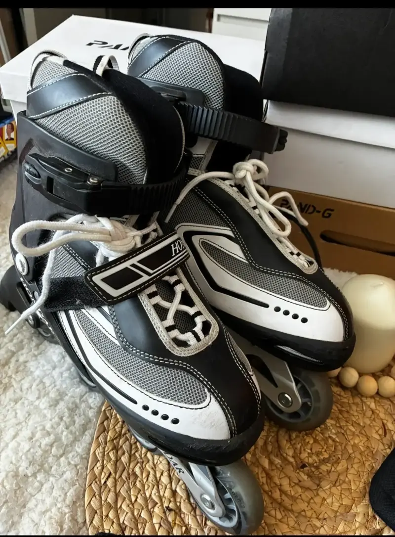 Patines en línea negros con protecciones - 1