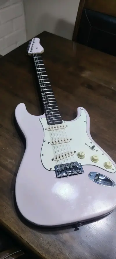 Stratocaster rosada - miniatura 1