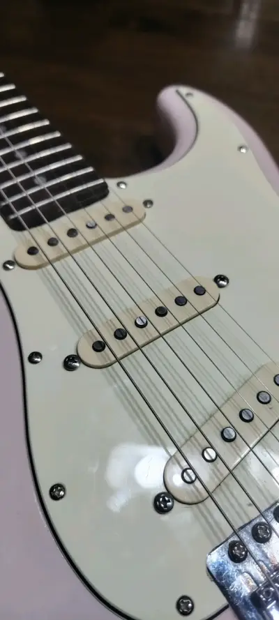 Stratocaster rosada - miniatura 2