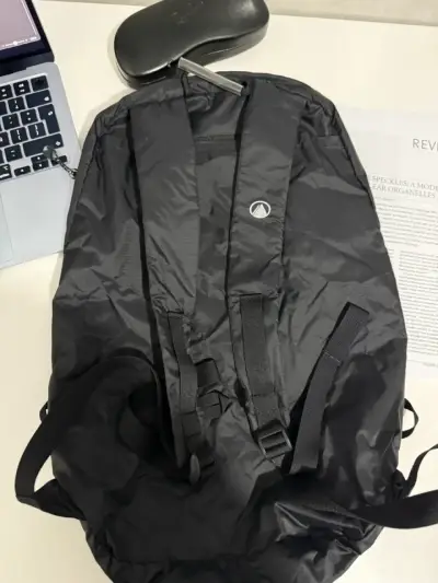 Mochila plegable negra lippii para viaje - miniatura 3