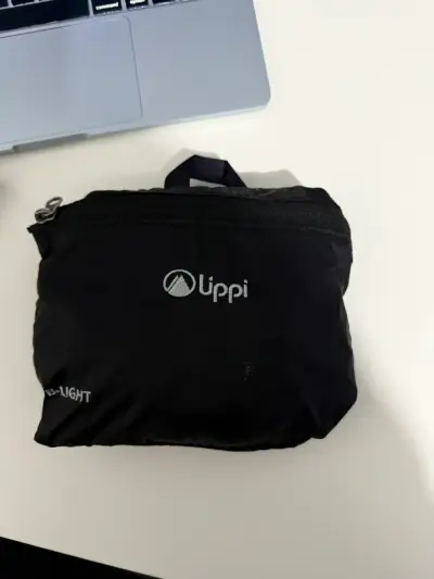 Mochila plegable negra lippii para viaje - miniatura 4
