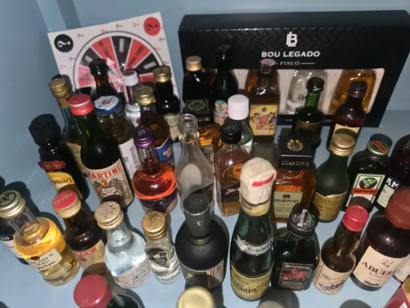 Colección de mini botellas de variadas 130 - 2