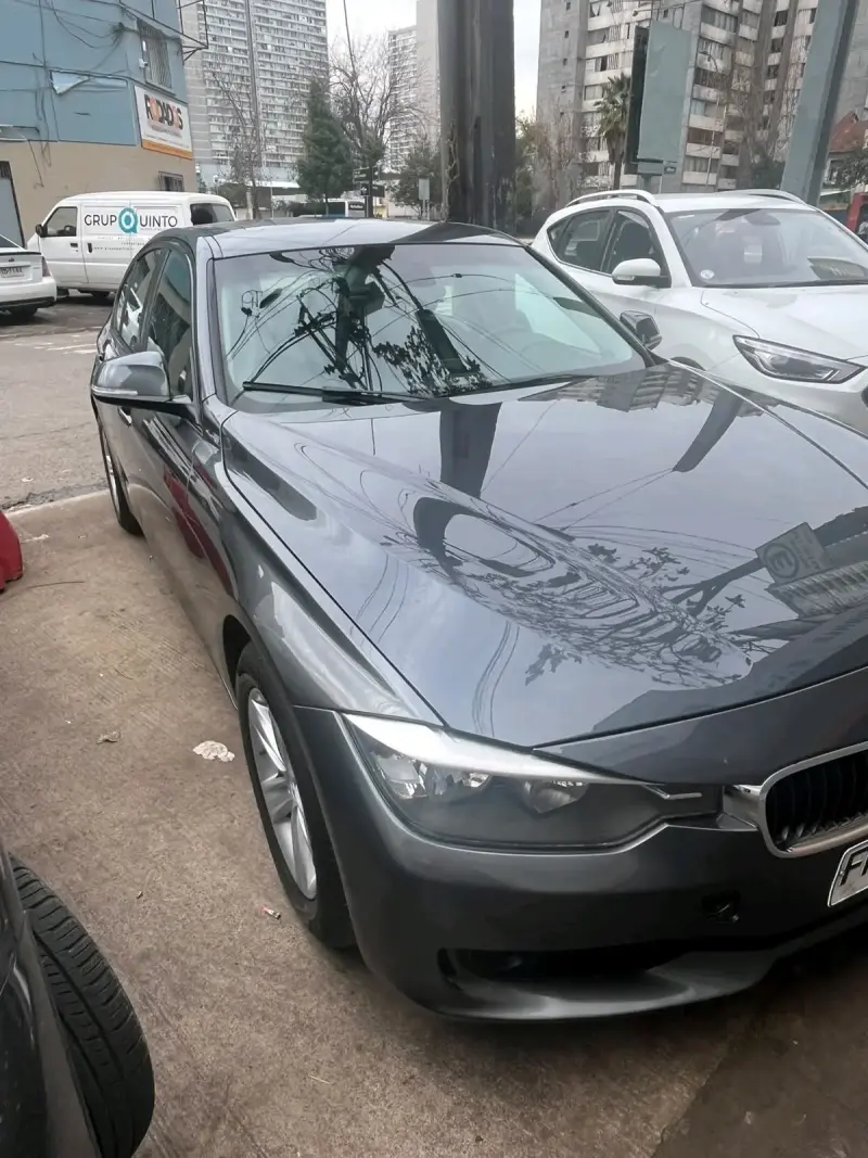 BMW 320i Sedán 2013  en buen estado - 3