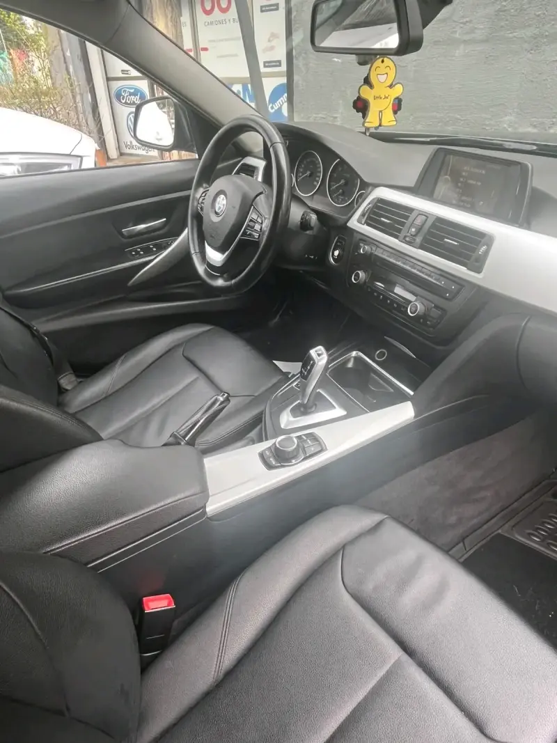 BMW 320i Sedán 2013  en buen estado - 5