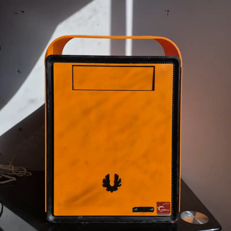 Gabinete de PC BitFenix Prodigy Naranja - 1
