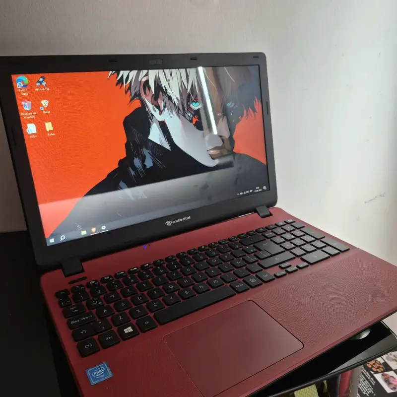 Notebook Packard Bell rojo con Intel Celeron - 1