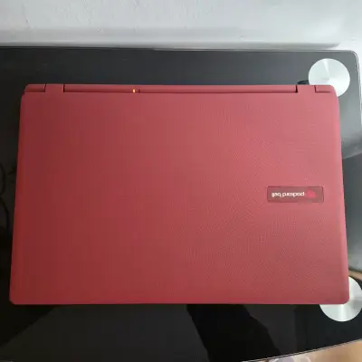 Notebook Packard Bell rojo con Intel Celeron - miniatura 3