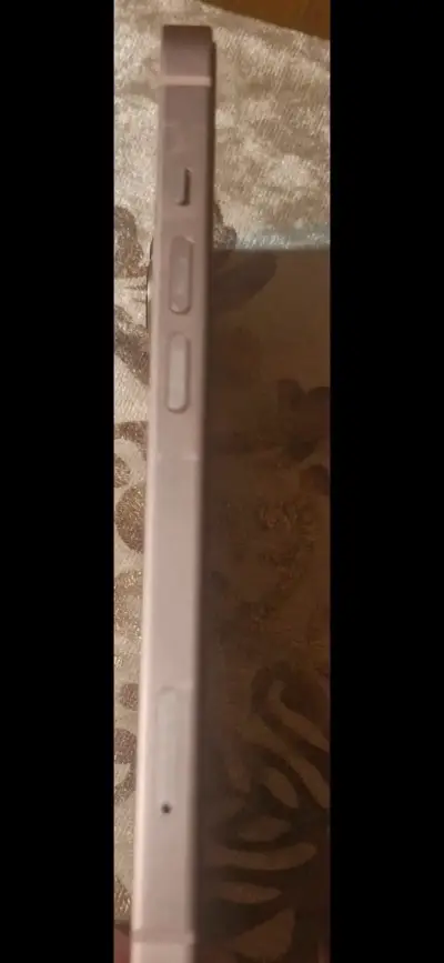 iPhone 13 en buen estado - miniatura 3