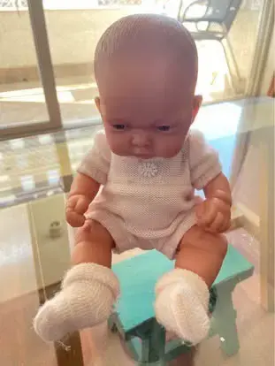 Muñeca bebé de vinilo con ropa tejida Antonio Juan - 2