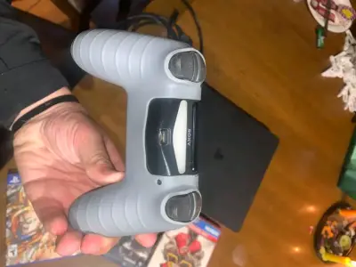 Consola PS4 con dos controles y juegos incluidos - miniatura 3