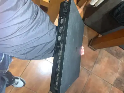 Consola PS4 con dos controles y juegos incluidos - miniatura 4