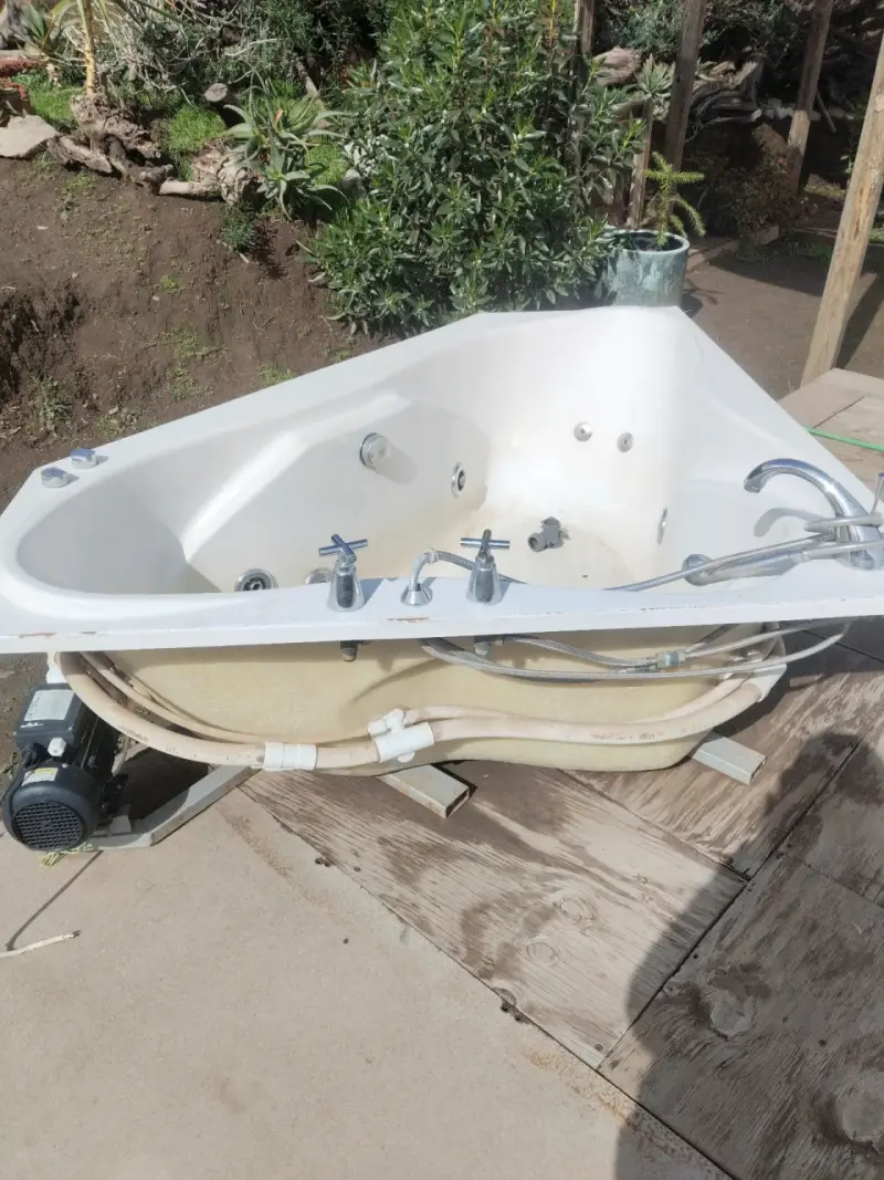 Jacuzzi de esquina con bomba LX Whirlpool - 1