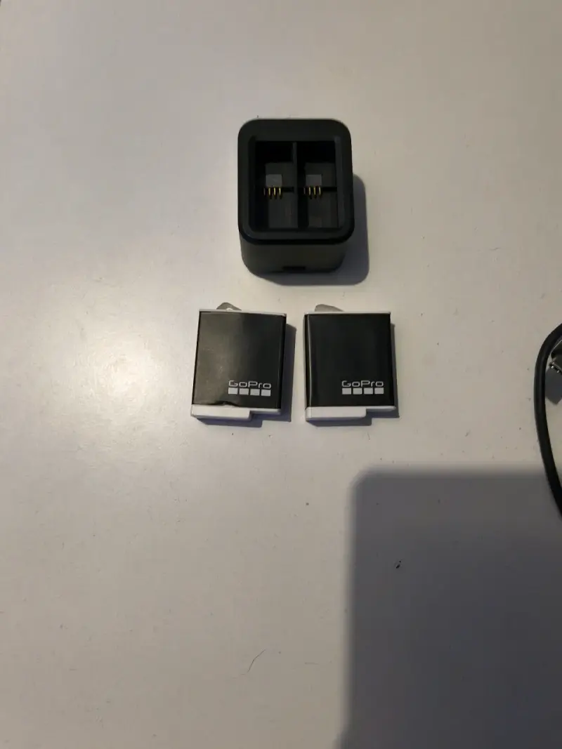 Cargador Dual y Baterías para GoPro - 5