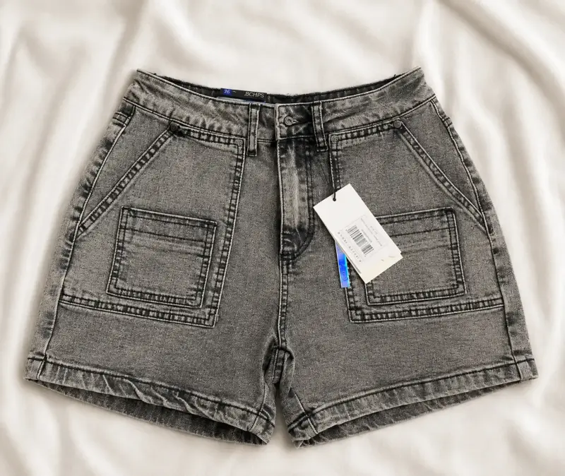 Shorts de mezclilla Maui and Sons para mujer