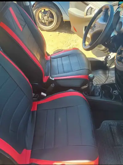 Auto compacto negro en buen estado - miniatura 6