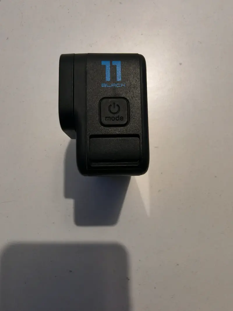 Cámara de acción GoPro Hero 11 Black con accesorios - 2