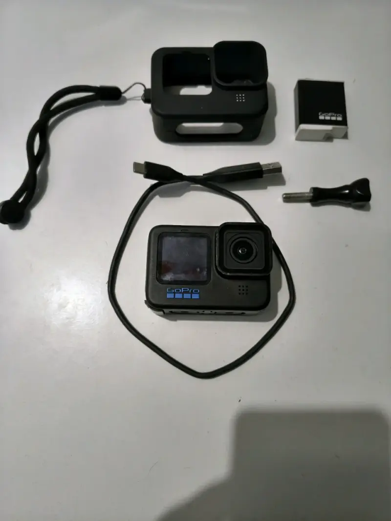 Cámara de acción GoPro Hero 11 Black con accesorios - 3