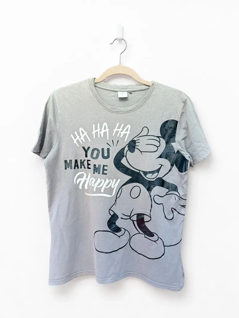 Polera gris con diseño de Mickey Mouse - 1